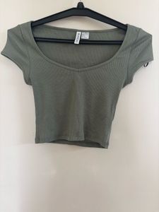 H&M SWEETHEART NECK TSHIrt