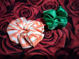 2 Scrunchies