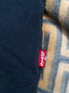 ORIGINAL LEVI'S POLO STYLE TSHIRT (S size)