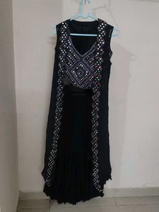 Elegant Black crop top and skirt with shrug