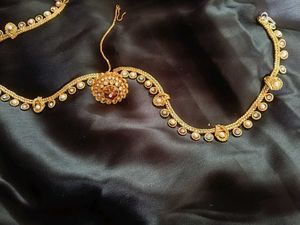 Rajasthani Mang Tika Means Bore
