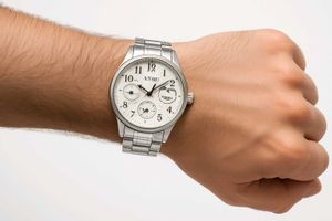 Elegant Silver Wristwatch