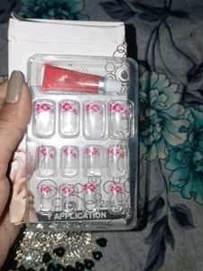 2 Earrings &amp; Artificial Nails
