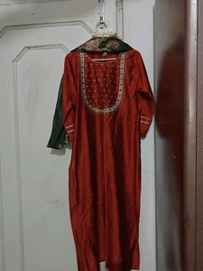 Varanga Embroidered Kurta Set