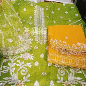 Pakistani stylish Unstitched Suit