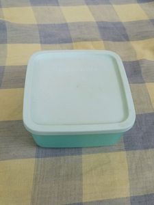 Tupperware 650 Ml Cubix Box