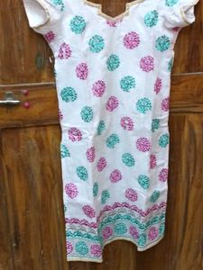 Gently Used White With Floral Embroidery Kurti