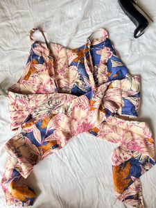 Floral Shell Tie Up Crop Top