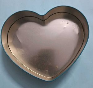 Sapphire Almonds Heart Tin