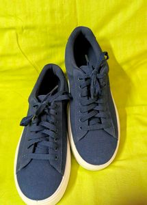 Puma Canvas Sneaker Size 6