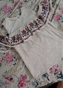 Pretty sleeveless top with all round embroidery