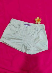 White Casual Shorts✨