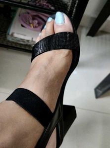 Stylish Black Strap Heeled Sandals🖤
