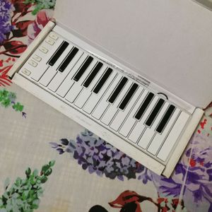 CME XKEY 25 MIDI POLYPHONIC AFTER TOUCH KEYBOARD