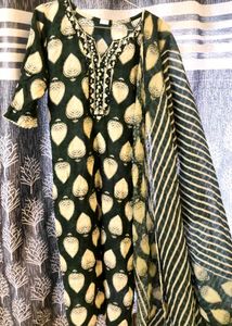 Women Kurta Pant Dupatta Set