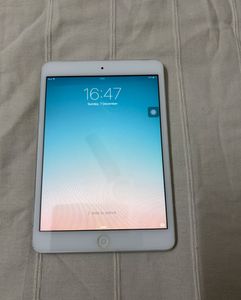 Apple iPad Mini (Excellent Condition)