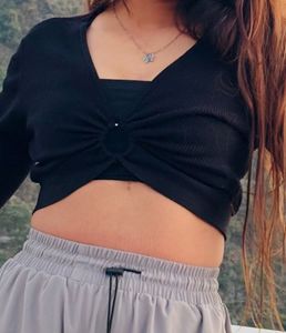 Black Ribbed Knit Long Sleeve Crop Top