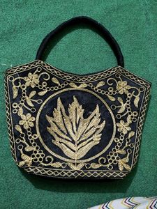 Combo Classy Gold Clutch And Paruse, Slingbag