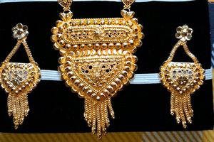 3 Gold Jewellery Sets With 4 Free Bangles