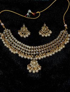 Elegant Kundan Necklace Set