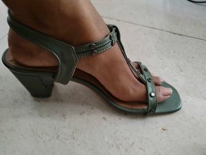 Roadster Green Heels