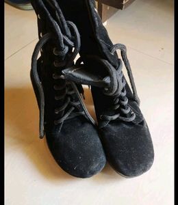 Black Stylish Women&#39;s Boots