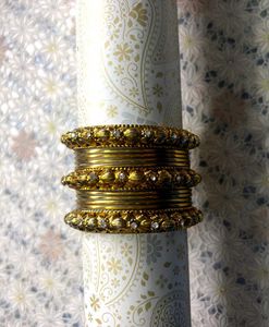 ANTIQUE METALIC BANGLE SET