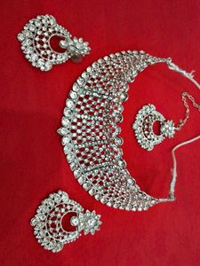 Stunning Silver Tone Jewelry Set