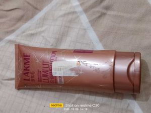 Lakme Lumi Lit Shimmer Lotion