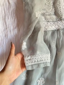 Chikankari Grey Short Kurti🍓
