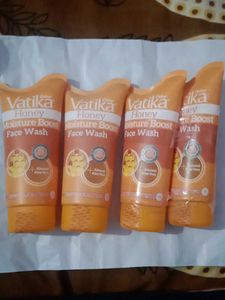 4 Face Wash Dabur Vatica