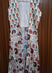 White Embroidered Blouse With Skirt And Outer