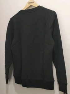 Stylish Black Sweatshirt