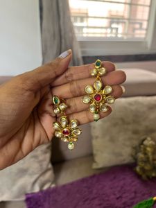 Kundan Jewelry Set: Necklace &amp; Earrings