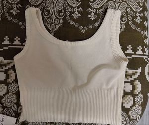 Urbanic White tank top❤️