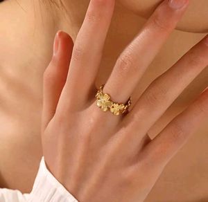 Textured flower bunch ring PVD anti tarnish