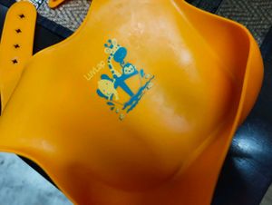 Baby Luvlap Bib(Plastic)