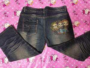 Cartoon Embroidered Capri