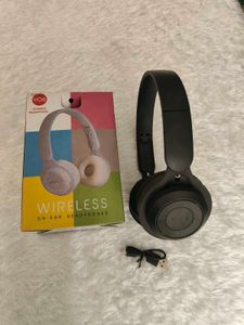 Wireless Bluetooth headphones