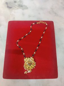 neckpiece with earrings