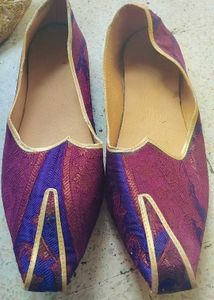 Embroidered Jutti