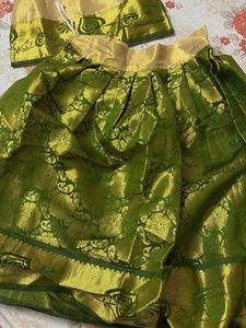 Girls&#39; Traditional Pattu Pavadai Set