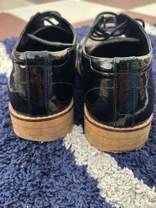Bata Flat Leather Pattern Oxfords