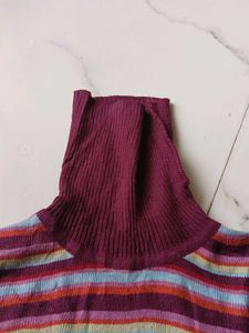 MULTICOLORED TURTLE NECK TOP