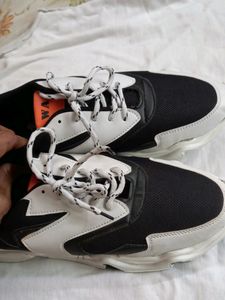 WANN UK 8 SIZE SPORTS NEW FANCY SHOES.