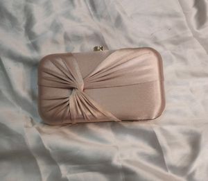 Clutch With Sling Chain And Handle