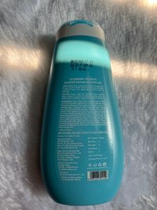 DOT N KEY BLUE BERRY BARRIER SHOWER GEL