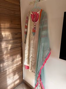 Elegant Pakistani Salwar Kameez
