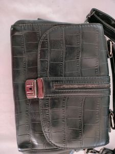 Black Sling Bags (Women&#39;s)