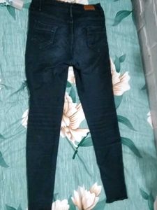 Black High-Waisted Skinny Jeans